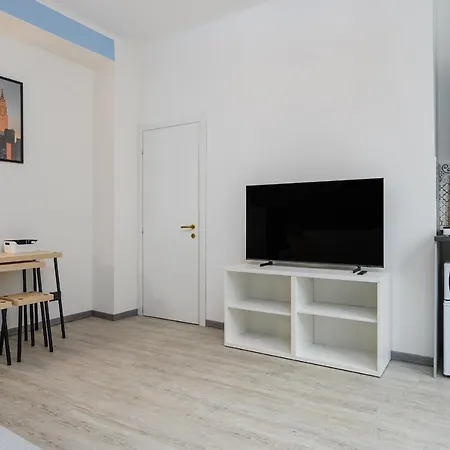 Insubria 8-3sx - Monolocale Cool Apartment *